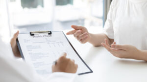 Patients,Explain,Their,Symptoms,To,The,Doctor,,Specialist,Doctors,Advise